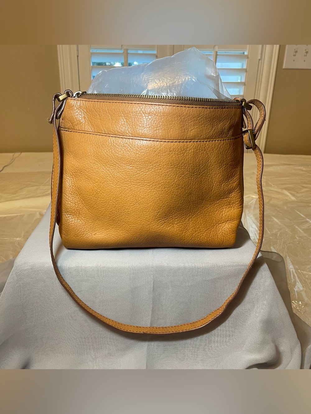 Fossil Cowhide Pebble Leather Shoulder HandBag in Tan Brown with front zipper - Picture 3 of 16